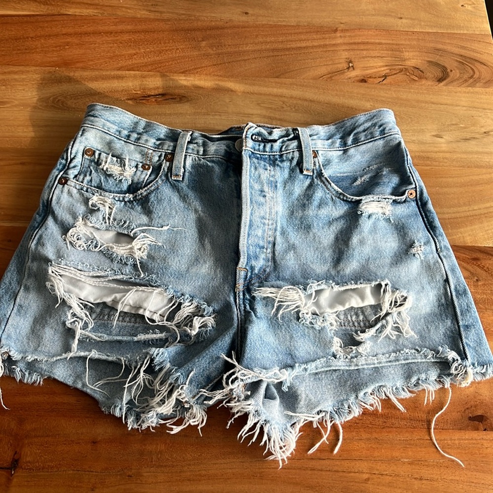 Levi’s 501 booty Jean shorts sz 27